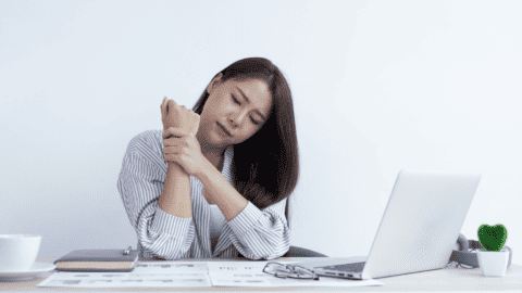 managing chronic pain while working a desk job 2